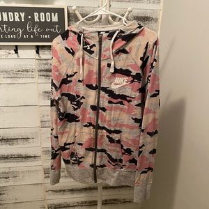 Large Nike zip-up camo hoodie